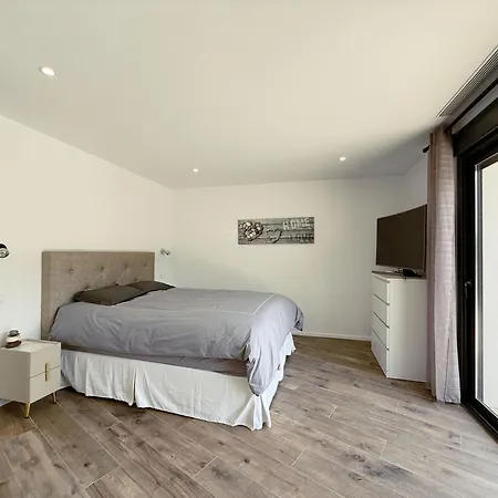 Les Cepedes Villa *